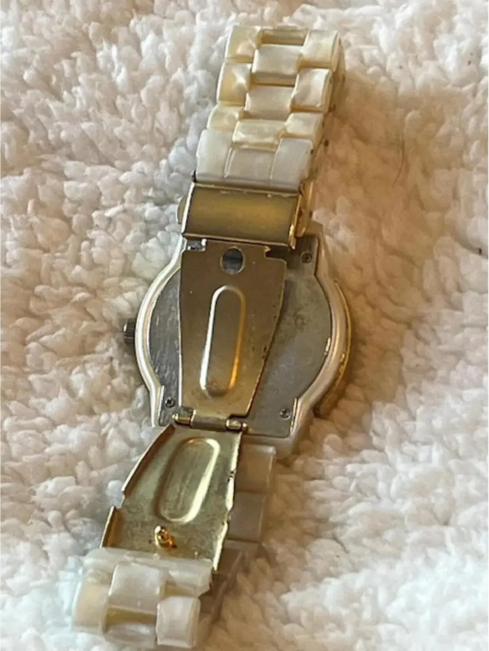 Geneva Women's White and Gold Tone Bracelet Watch (Not Working)